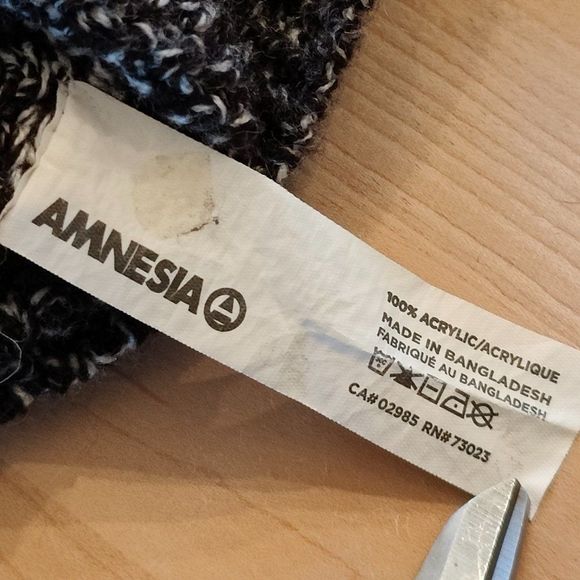 Amnesia Medium Gray Sweater for Fall Unisex Sized Medium - Picture 12 of 12